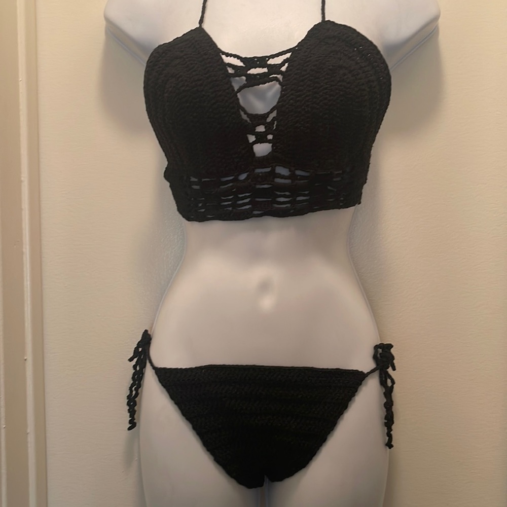 Black bikini